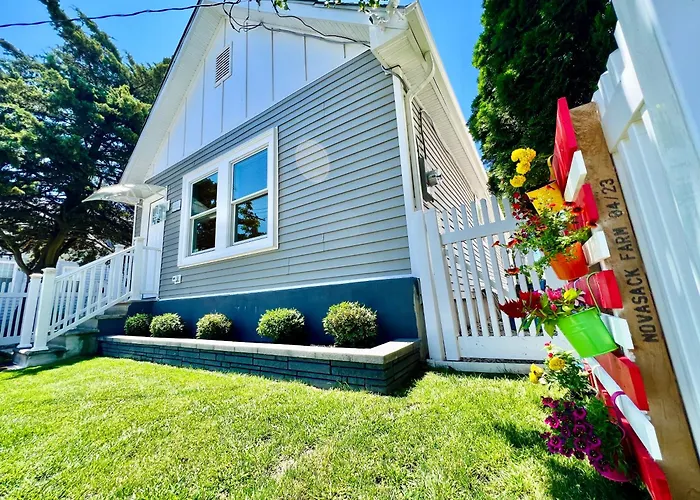 Unique Wildwood 3 Bedroom 1,5 Ba Entire House In The Heart Of Wildwood!