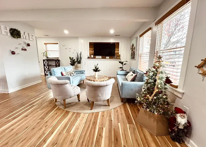 Unique Wildwood 3 Bedroom 1,5 Ba Entire House In The Heart Of Wildwood!